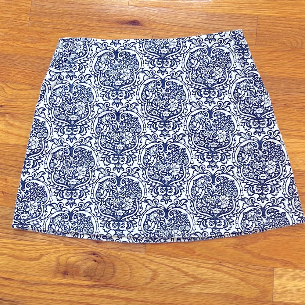 Short small linen skirt